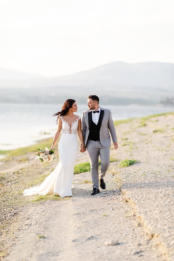 summer-wedding-pampas-grass-other-florals-pastel-hues_01