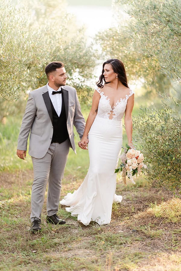 summer-wedding-pampas-grass-other-florals-pastel-hues_02x
