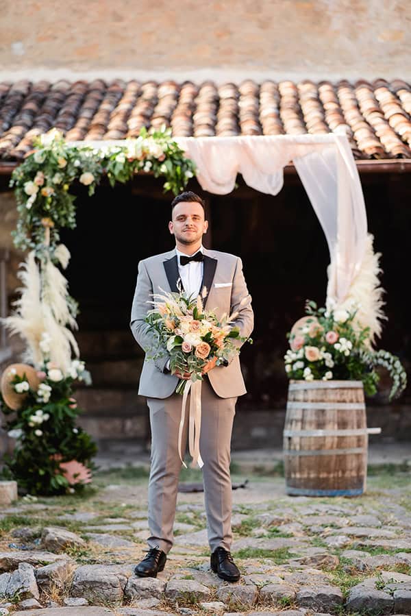 summer-wedding-pampas-grass-other-florals-pastel-hues_25