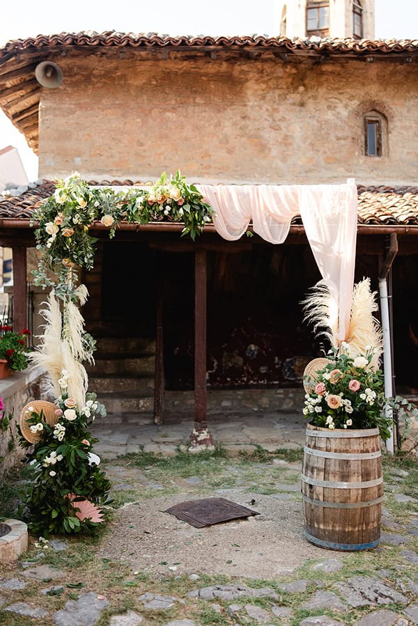 summer-wedding-pampas-grass-other-florals-pastel-hues_31