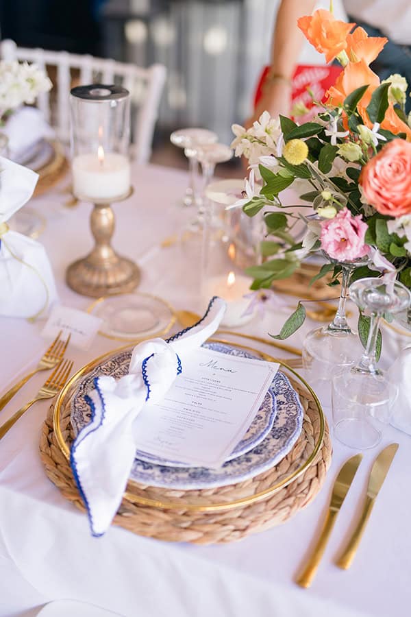 unique-decoration-ideas-colorful-blooms-greek-elements-island-wedding_02