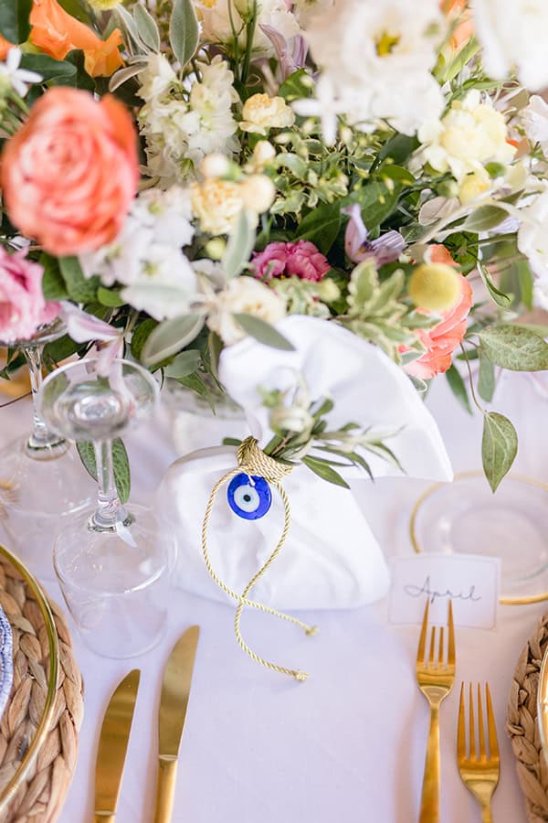 unique-decoration-ideas-colorful-blooms-greek-elements-island-wedding_05