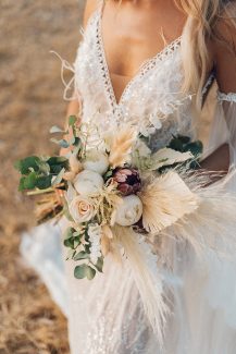 Bohemian νυφική ανθοδέσμη με pampas grass και πρωτέα