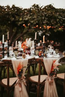 Διακόσμηση καρέκλας δεξίωσης με laser cut πινακίδες