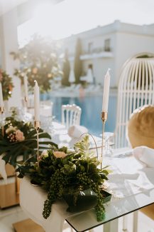 Διακόσμηση γαμήλιου τραπεζιού με πρασινάδες