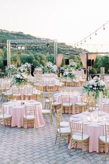 Elegant στολισμός δεξίωσης εξωτερικού χώρου με fairylights Elegant στολισμός δεξίωσης εξωτερικού χώρου με fairylights