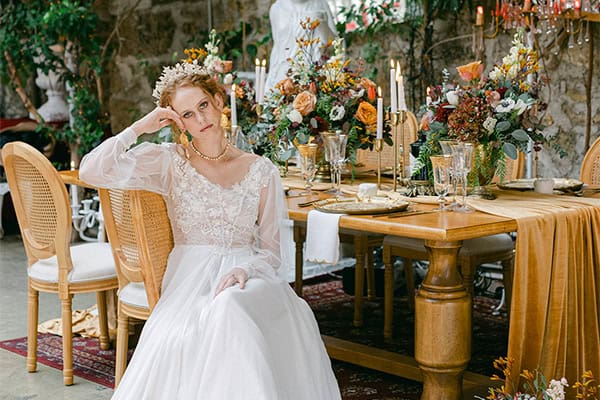Baroque inspiration styled shoot με εντυπωσιακό ανθοστολισμό και vintage διάθεση