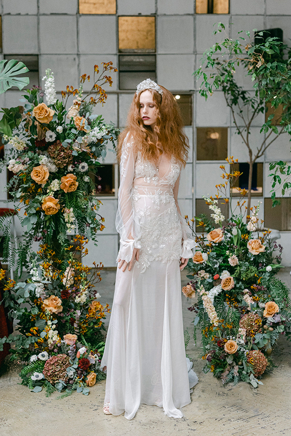 baroque-inspiration-styled-shoot-impressive-flower-arrangments-vintage-mood_01