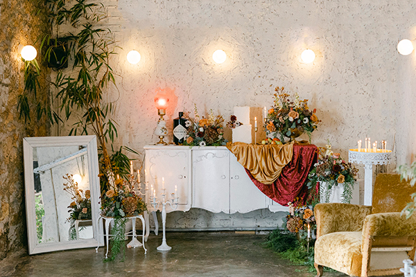 baroque-inspiration-styled-shoot-impressive-flower-arrangments-vintage-mood_10