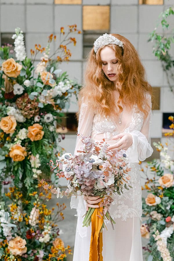 baroque-inspiration-styled-shoot-impressive-flower-arrangments-vintage-mood_10x