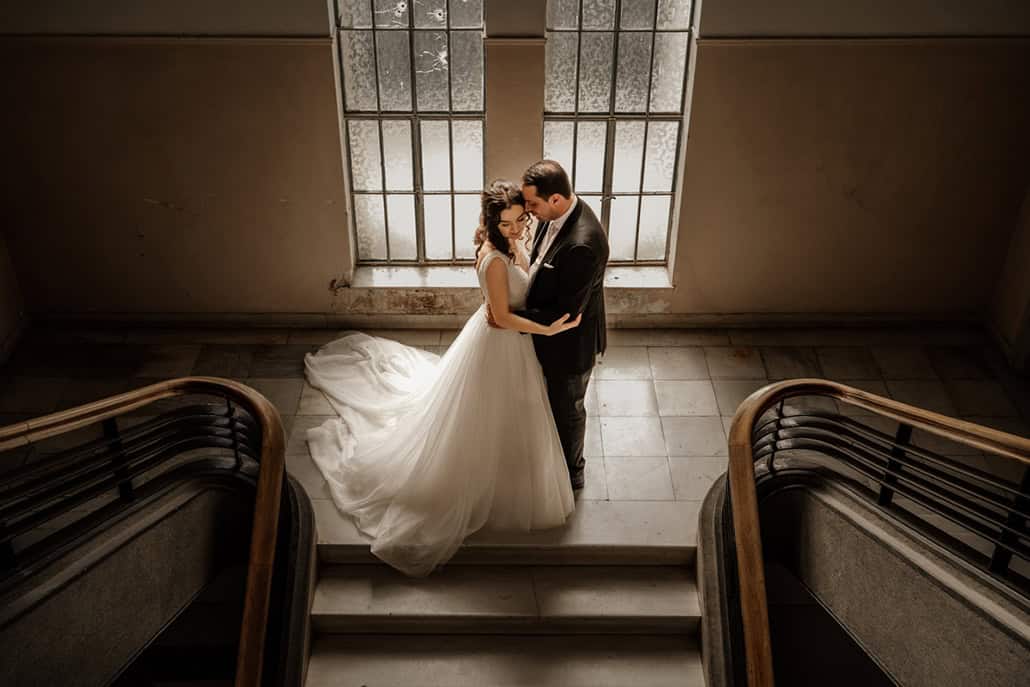 Ένας όμορφος φθινοπωρινός γάμος στη Δράμα με ρομαντικά άνθη στο λευκό χρώμα │  Σταυρούλα & Σάκης