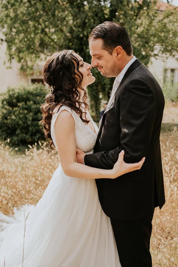 beautiful-fall-wedding-drama-romantic-blooms-white-color_02