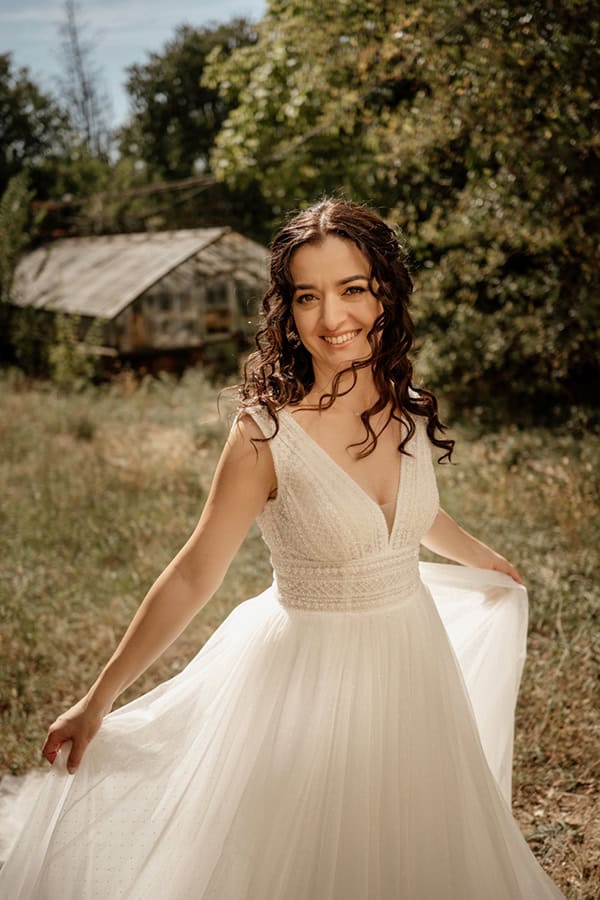 beautiful-fall-wedding-drama-romantic-blooms-white-color_05x