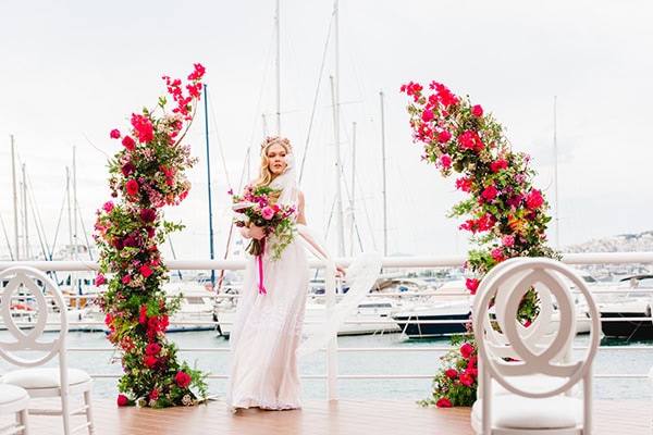 beautiful-styled-shoot-lush-florals-fuchsia-bugainvilleas-roses_02x