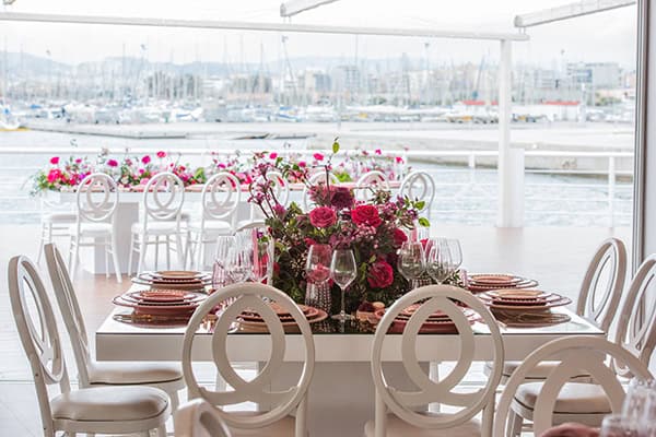 beautiful-styled-shoot-lush-florals-fuchsia-bugainvilleas-roses_09