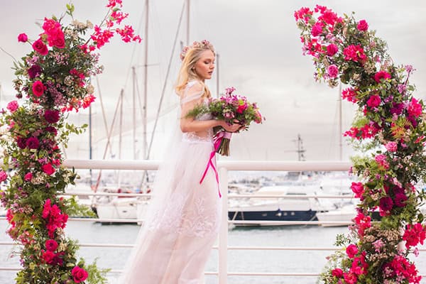 beautiful-styled-shoot-lush-florals-fuchsia-bugainvilleas-roses_10