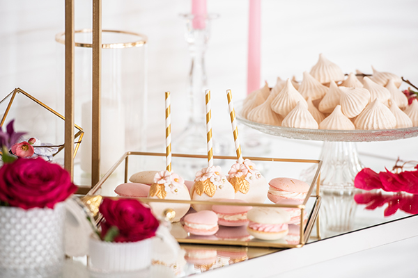 beautiful-styled-shoot-lush-florals-fuchsia-bugainvilleas-roses_11