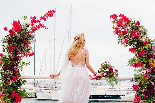 beautiful-styled-shoot-lush-florals-fuchsia-bugainvilleas-roses_13