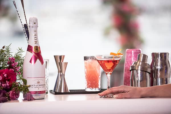 beautiful-styled-shoot-lush-florals-fuchsia-bugainvilleas-roses_14