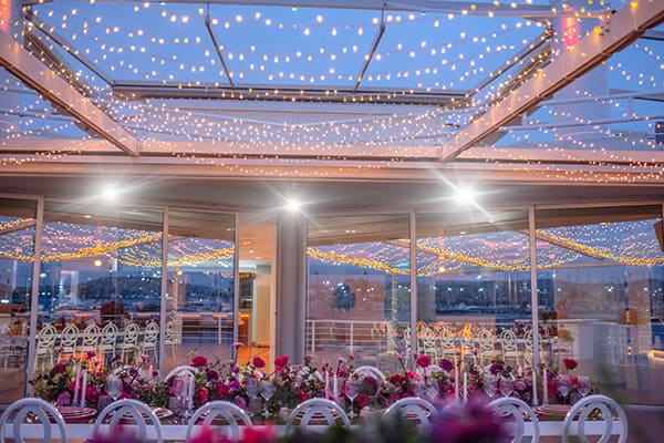 beautiful-styled-shoot-lush-florals-fuchsia-bugainvilleas-roses_15