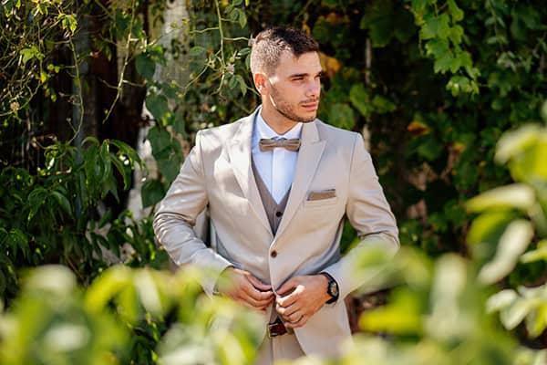 beautiful-summer-wedding-drama-pampas-grass-purple-roses_06