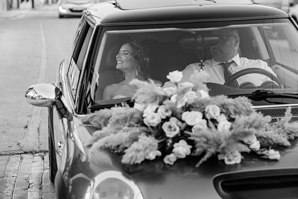 beautiful-summer-wedding-drama-pampas-grass-purple-roses_12