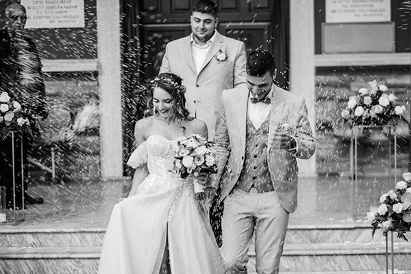 beautiful-summer-wedding-drama-pampas-grass-purple-roses_15