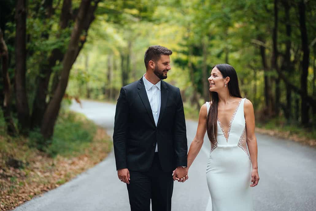 Όμορφος καλοκαιρινός γάμος στη Χαλκιδική με λευκές παιώνιες │ Εύη & Βασίλης