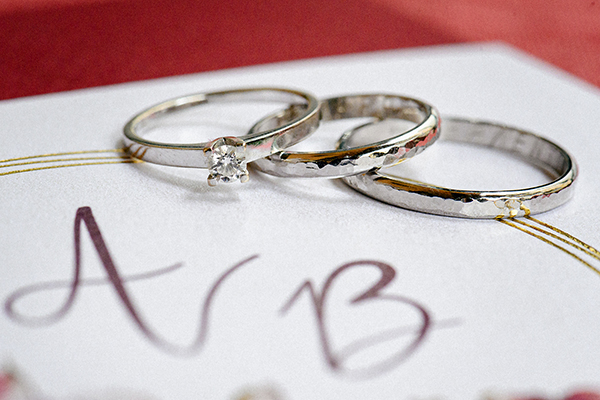 beautiful-winter-wedding-athens-red-roses_03