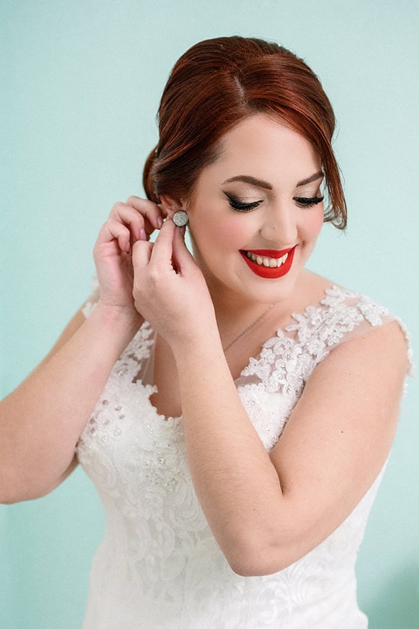 beautiful-winter-wedding-athens-red-roses_04x