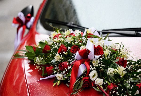 beautiful-winter-wedding-athens-red-roses_05x