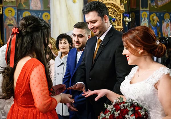 beautiful-winter-wedding-athens-red-roses_15