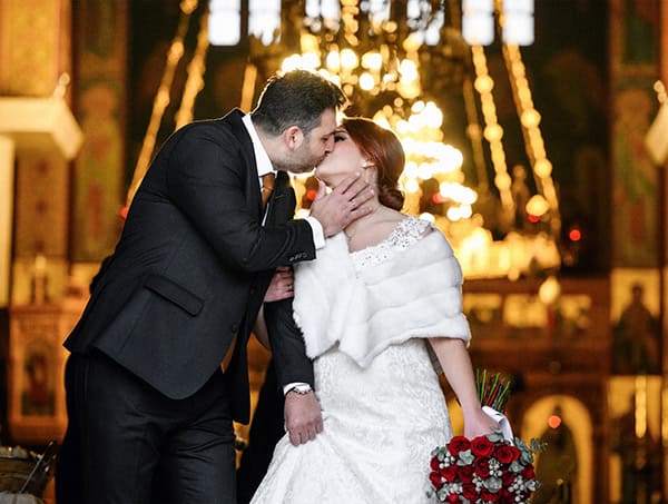 beautiful-winter-wedding-athens-red-roses_18