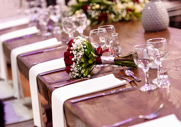 beautiful-winter-wedding-athens-red-roses_25