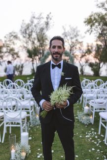 Ιδιαίτερο νυφικό μπουκέτο με λευκή αστίλβη