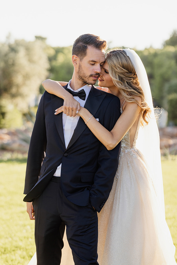 chic-summer-wedding-ktima-laas-peach-roses-white-lycianthous_03