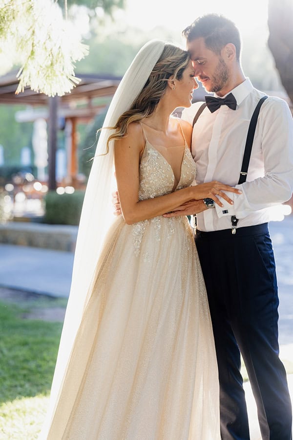 chic-summer-wedding-ktima-laas-peach-roses-white-lycianthous_03w