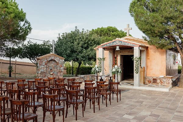 chic-summer-wedding-ktima-laas-peach-roses-white-lycianthous_04x