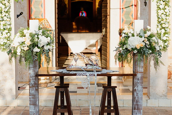 chic-summer-wedding-ktima-laas-peach-roses-white-lycianthous_05