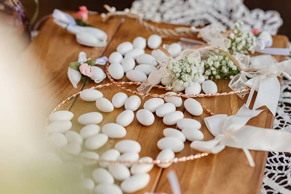 chic-summer-wedding-ktima-laas-peach-roses-white-lycianthous_06