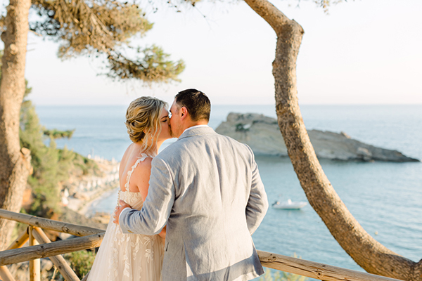 destination-wedding-kefalonia-island-white-hydrangeas-gold-hues_03x