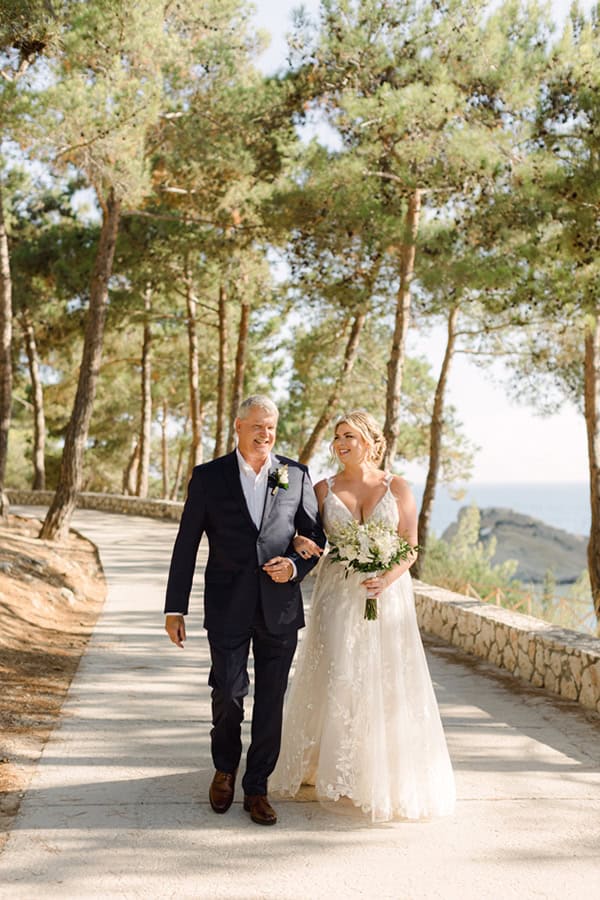 destination-wedding-kefalonia-island-white-hydrangeas-gold-hues_12