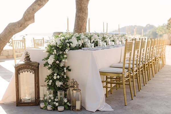 destination-wedding-kefalonia-island-white-hydrangeas-gold-hues_18