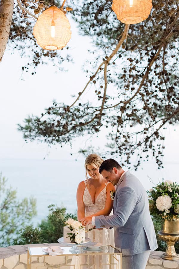 destination-wedding-kefalonia-island-white-hydrangeas-gold-hues_26