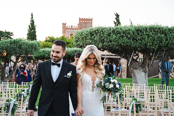 dreamy-summer-wedding-athens-roses-blue-hydrangeas_12