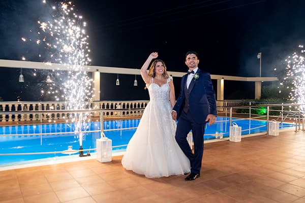 fall-wedding-ktima-aperanto-galazio-white-romantic-blooms_30