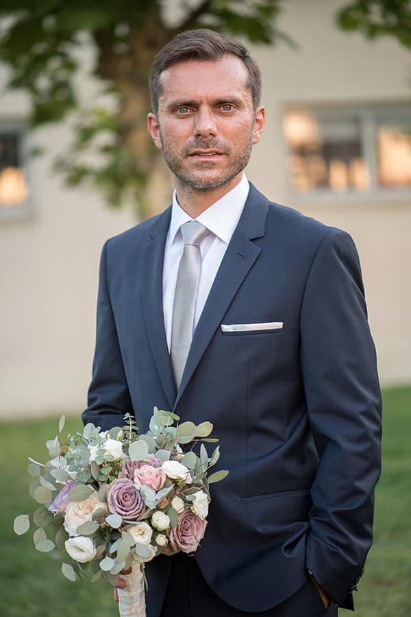 fall-wedding-larisa-lush-florals-pastel-hues_17