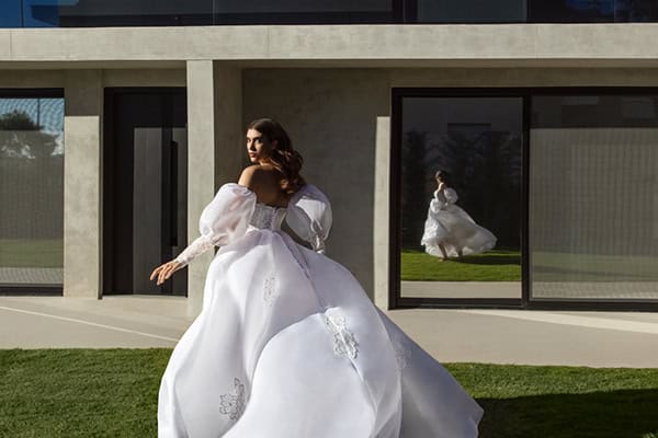 Glamorous νυφικά φορέματα από Elena Soulioti για την πιο όμορφη μέρα της ζωής σας