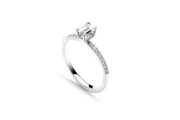 Υπέροχα μονόπετρα από Spanos Fine Jewelry για τις πιο ξεχωριστές στιγμές σας