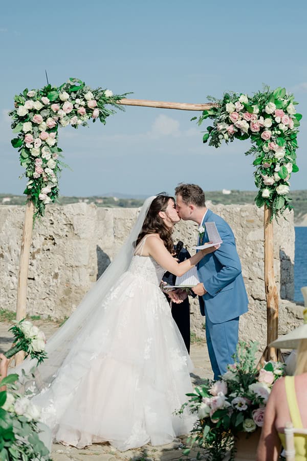 lovely-summer-wedding-methoni-castle_33